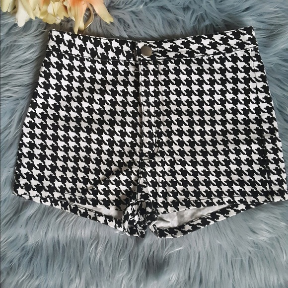 Pants - High waist Houndstooth Shorts